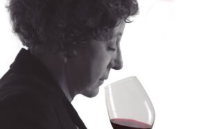 La Guía de los vinos que le gustan a Elisabeth Checa cumple 15 años
