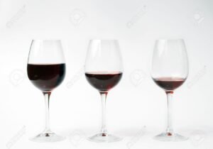 El INV calcula que el stock vínico excederá 3,6 meses, pero la industria dice que falta vino