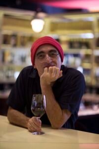 “Entren en el barrio del vino que es un barrio de placeres”