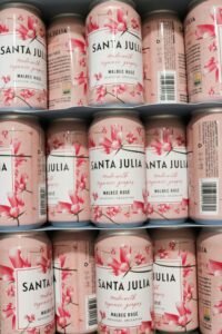 Santa Julia concretó su primera exportación de vino en lata