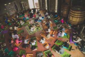 Yoga por Caminos del Vino terminó su ciclo de Otoño donando 50mil a FundaFem