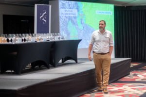 Yoga por los Caminos del Vino ahora propone “Yoga a Ciegas”.
