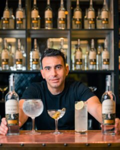 Entre Perro y Lobo, gin y Con Esta Boca en Este Mundo, vermut, los nuevos lanzamientos de Martín Bergia