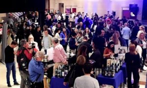 Más de mil personas disfrutaron del vino argentino en Carlos Paz Descorcha