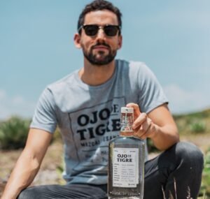 Llega a Argentina el mezcal de un famoso actor mexicano