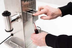 Crean una máquina para fraccionar vino en porciones individuales