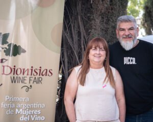 Imágenes de Dionisias Rosé: vino, arte y conciencia en los jardines del Museo Fader