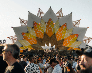 Un show íntimo entre las montañas de Mendoza de la mano de Corona Sunset