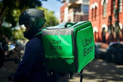 Uber sacude el mercado local: lanza Uber Eats en Argentina y activa su «Super App»